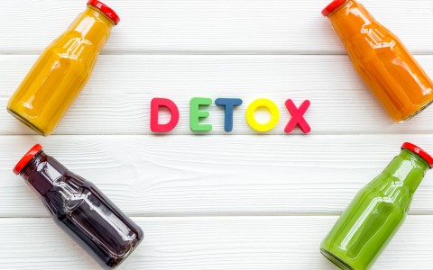 Come preparare tisane fredde detox ricette naturali per idratazione e benessere estivo