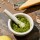 Pesto di ortica fatto in casa per una cucina naturale e nutriente