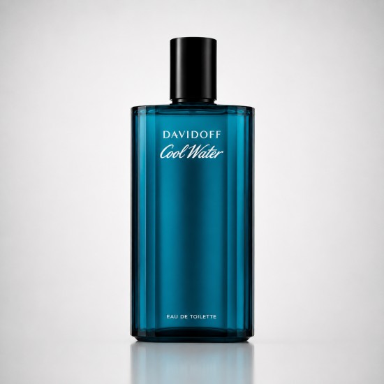 Flacone Davidoff Cool Water Eau de Toilette 200 ml Flacone di Davidoff Cool Water Eau de Toilette 200 ml da uomo con design originale in vetro blu.