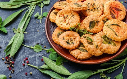 Biscotti aromatizzati con erbe: una delizia unica per il palato