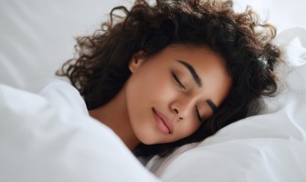Dormire bene in modo naturale con erbe rilassanti efficaci