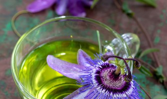 Tisana alla passiflora: benefici per il relax e il sonno