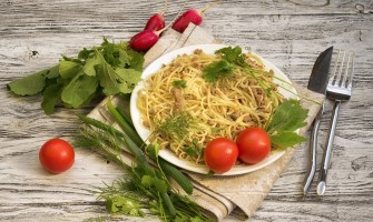 Spaghetti con erbe aromatiche: una ricetta naturale da erbologica Spaghetti con erbe aromatiche: una ricetta naturale da erbologica
