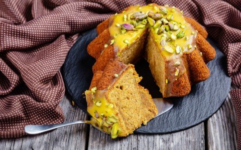 Torta di carote con zenzero e curcuma, delizia salutare e antinfiammatoria