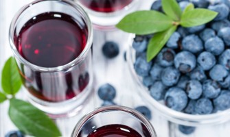 Come fare il liquore ai mirtilli in casa, ricetta semplice e deliziosa Come fare il liquore ai mirtilli in casa, ricetta semplice e deliziosa