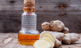 Come creare un liquore allo zenzero fatto in casa