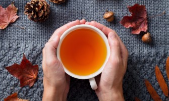 Mindfulness e tisane: un viaggio sensoriale per il benessere quotidiano Mindfulness e tisane: un viaggio sensoriale per il benessere quotidiano