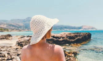 Come proteggersi dal sole: i segreti delle erbe che i dermatologi non ti dicono