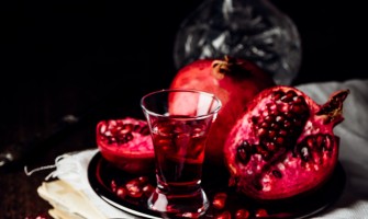 Amaro al melograno: ricetta casalinga tra tradizione e innovazione Amaro al melograno: ricetta casalinga tra tradizione e innovazione
