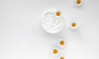 Crema mani nutriente con olio di jojoba e camomilla Crema mani nutriente con olio di jojoba e camomilla