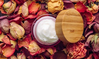 Crema viso nutriente con rosa mosqueta e calendula fai-da-te Crema viso nutriente con rosa mosqueta e calendula fai-da-te