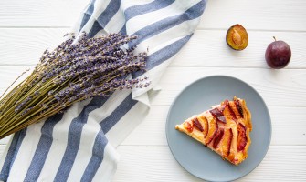Crostata di mele e cannella con lavanda: ricetta profumata e originale