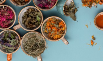 Erbe per la pelle: tisane e decotti per un benessere che si vede Erbe per la pelle: tisane e decotti per un benessere che si vede