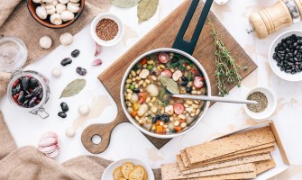 Zuppa di cereali ed erbe officinali: ricetta e benefici Zuppa di cereali ed erbe officinali: ricetta e benefici