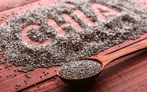 Semi di chia superfood ricco di fibre omega 3 e benefici essenziali
