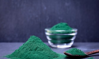 Spirulina in polvere benefici, uso e proprietà naturali