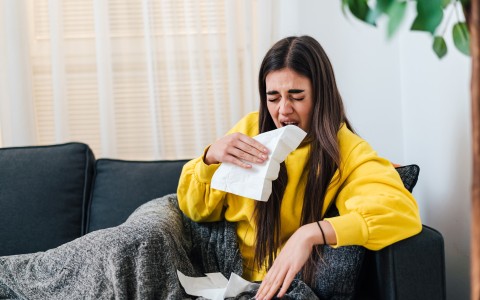 Come prevenire e curare il raffreddore con le tisane alle erbe