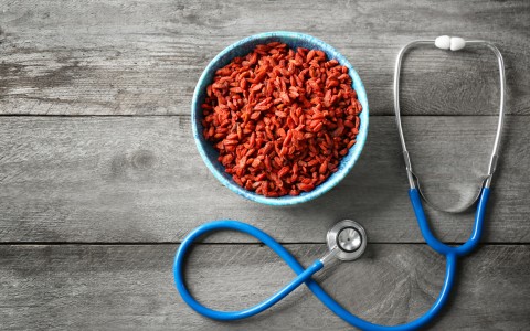 Riso rosso fermentato benefici naturali per colesterolo cuore e metabolismo