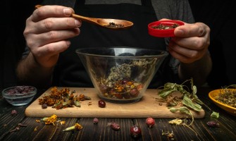 Come depurare il fegato con erbe medicinali e tisane naturali