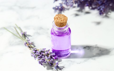 Olio essenziale di lavanda come usarlo e perché fa bene