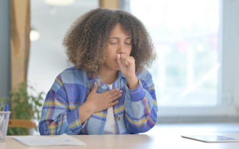 Tosse persistente cause sintomi e rimedi naturali che aiutano davvero