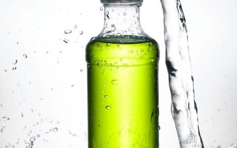 Acqua aromatizzata fai-da-te: ricette e benefici per l'Idratazione naturale
