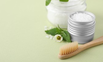 Sfruttare le proprietà curative delle erbe medicinali: Guida passo dopo passo alla creazione di un dentifricio alle erbe fai da te Sfruttare le proprietà curative delle erbe medicinali: Guida passo dopo passo alla creazione di un dentifricio alle erbe fai da te