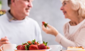Fragole: migliorano la funzione cognitiva e abbassano la pressione negli anziani