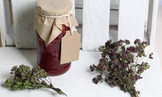 Dal giardino al barattolo, esplorando i benefici per la salute delle marmellate di piante medicinali fatte in casa Dal giardino al barattolo, esplorando i benefici per la salute delle marmellate di piante medicinali fatte in casa