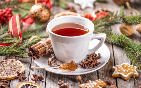 Scoprite la miscele di tè natalizie perfette
