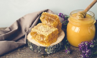 La pappa reale fresca, elisir della natura per una salute e un benessere ottimali La pappa reale fresca, elisir della natura per una salute e un benessere ottimali