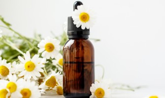 Tintura madre di camomilla: calmante naturale per il benessere fisico e mentale Tintura madre di camomilla: calmante naturale per il benessere fisico e mentale