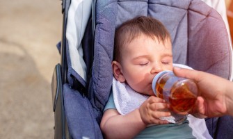 Prodotti naturali per neonati e bambini con ingredienti puri per la pelle sensibile