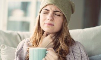 Mal di gola i rimedi naturali che aiutano davvero