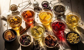 Come scegliere tisane sfuse di qualità per ogni momento della giornata