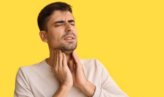 Mal di gola: i rimedi naturali che aiutano a calmare rapidamente