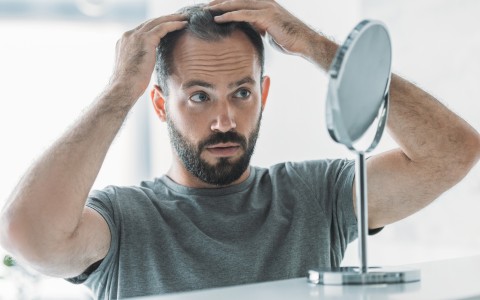Stop alla caduta dei capelli con le erbe naturali