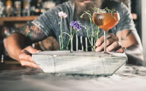 Impariamo a fare liquori con piante medicinali sane per l'organismo: Timo, Elicriso e Lavanda Impariamo a fare liquori con piante medicinali sane per l'organismo: Timo, Elicriso e Lavanda