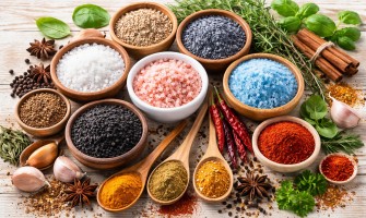 Spezie e sali in cucina come usarli insieme per dare equilibrio ai piatti