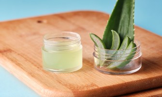 Aloe vera gel puro per la pelle: proprietà, benefici e utilizzi Aloe vera gel puro per la pelle: proprietà, benefici e utilizzi