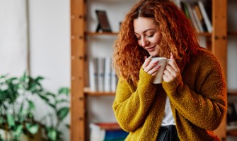 Rimedi naturali per alleviare i sintomi della menopausa: piante medicinali e i loro benefici Rimedi naturali per alleviare i sintomi della menopausa: piante medicinali e i loro benefici