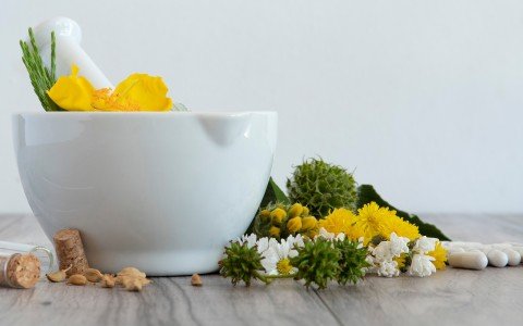 Rimedi naturali per l'acidità e il reflusso: impara come prevenire e alleviare i sintomi