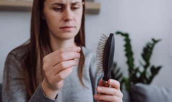Rimedi naturali contro la caduta dei capelli Rimedi naturali contro la caduta dei capelli
