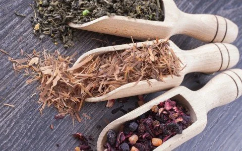 Erbe officinali contro gonfiore di stomaco Erbe officinali contro gonfiore di stomaco