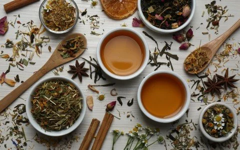 Tisane ed erbe contro il dolore di stomaco Tisane ed erbe contro il dolore di stomaco
