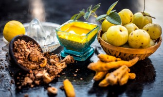 Naturalmente abbronzati: Scoprite le migliori erbe medicinali per un colorito sano e luminoso