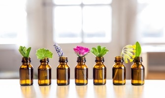 Liberare il potere degli oli essenziali, una guida completa ai loro benefici e usi