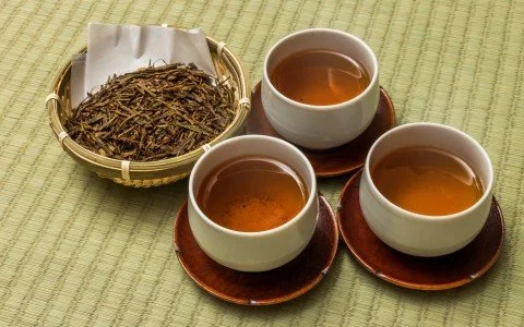 Il tè verde Bancha: come prepararlo e i suoi benefici Il tè verde Bancha: come prepararlo e i suoi benefici