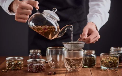 Come preparare correttamente una tisana alle erbe: segreti e consigli Come preparare correttamente una tisana alle erbe: segreti e consigli