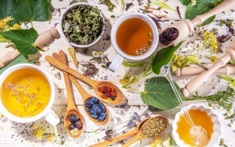 Le tisane di erbe medicinali che possono curare l'artrite